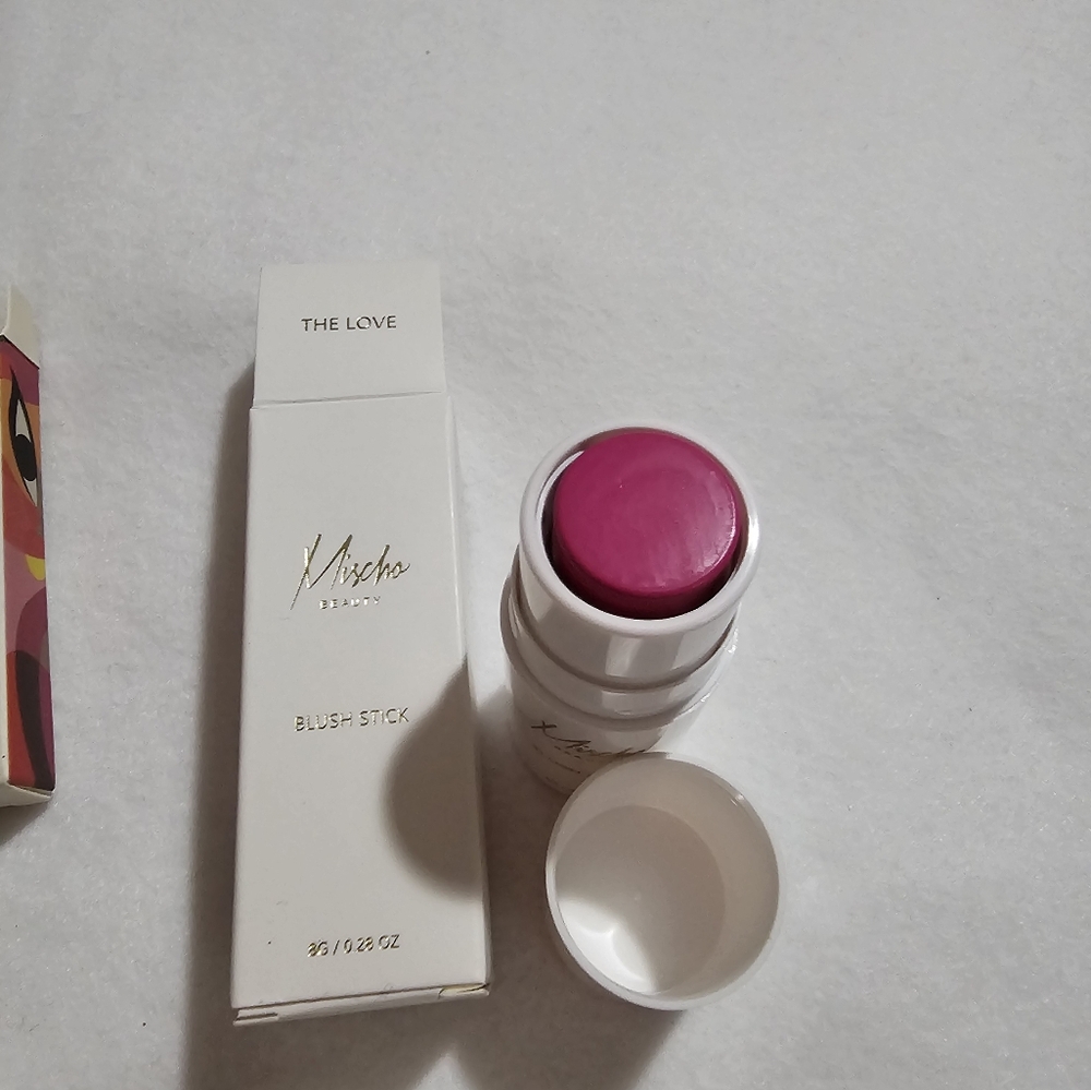 Make Up Bundle - Picture 2 of 5